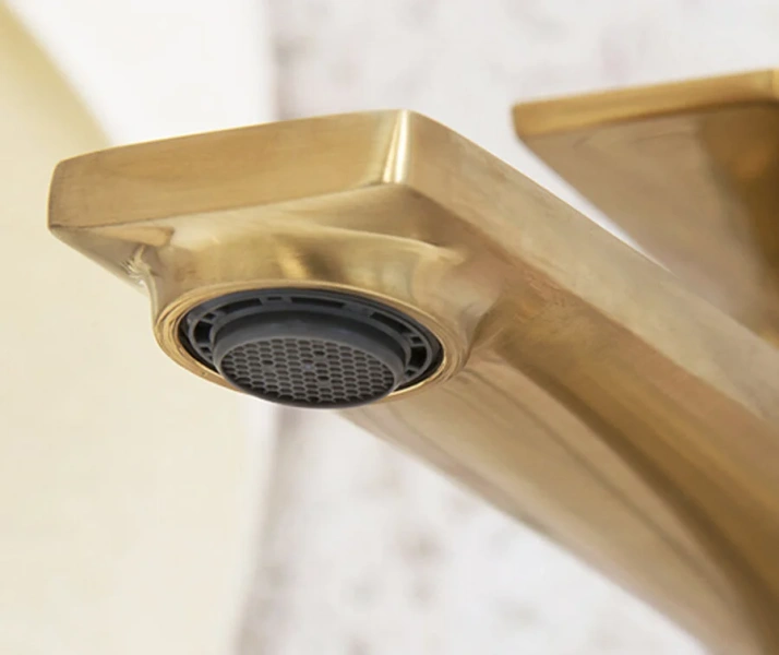 Смеситель для раковины WasserKRAFT Aisch матовое золото 5503H (детальная фотография), золото