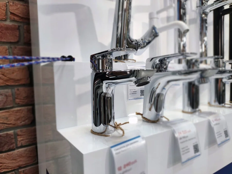 Смеситель для раковины Kludi Pure&Style 40292 однозахватный (детальная фотография), с 1 монтажным отверстием