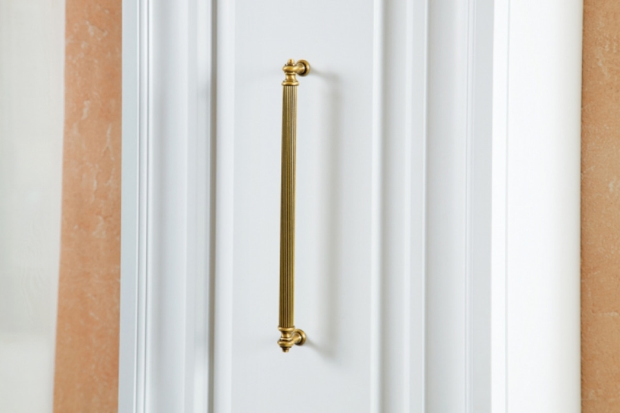 Пенал для ванной, цвет белый матовый, фурнитура бронза, La Beaute Cornelia CCO.REV.LBO.BR (детальная фотография), по запросу index_1