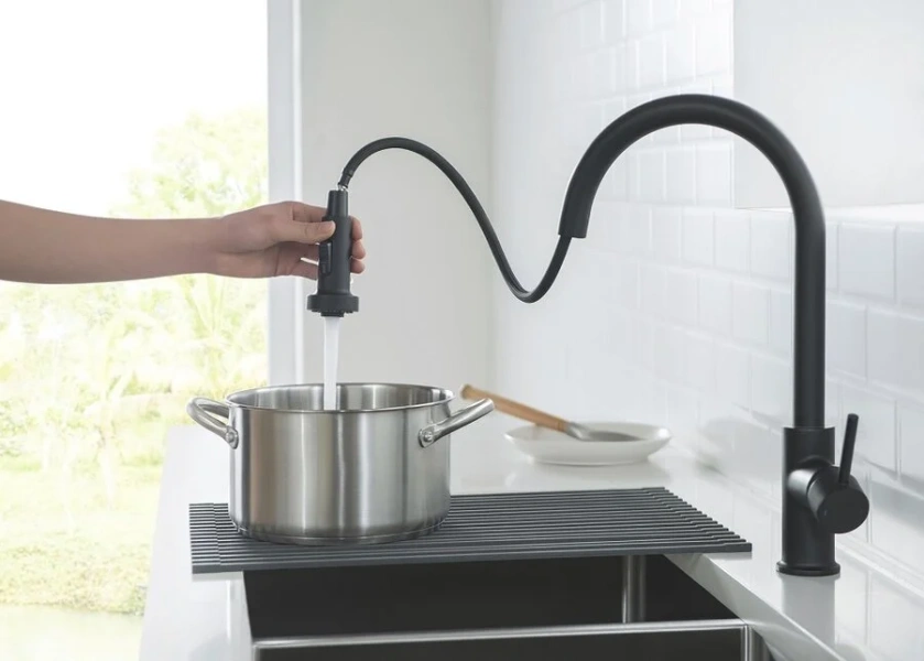 Смеситель для кухни черный Timo Saona 2316/03FL (детальная фотография), хром