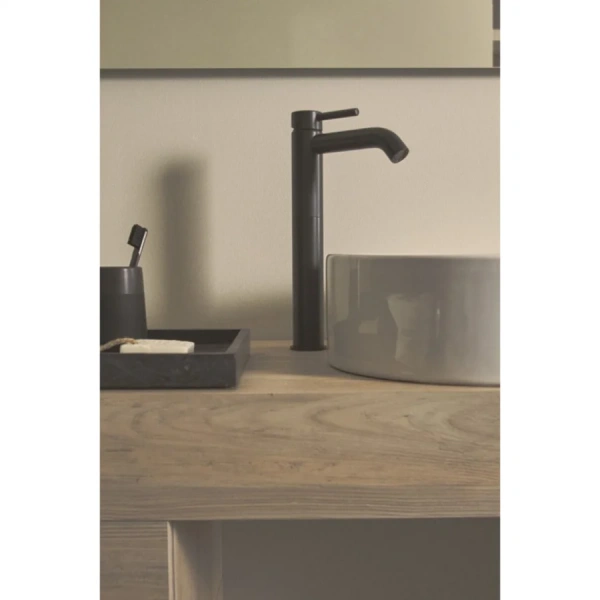 Смеситель для раковины Ideal Standard Ceraline с удлиненным корпусом BC269XG (детальная фотография), однорычажные, двухрычажные