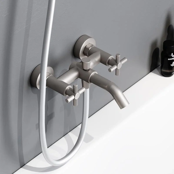 Смеситель для ванны и душа Damixa Neo Classic (детальная фотография), черные, другие