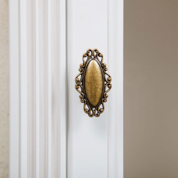 Шкаф-пенал для ванной, цвет белый с патиной матовый, фурнитура бронза, петли справа, La Beaute Vivien CVI.Dx.LBP.BR (детальная фотография), по запросу index_1