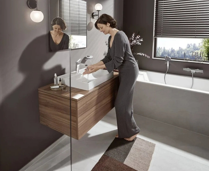 Смеситель для ванны Hansgrohe Vivenis 75420 однорычажный (детальная фотография), хром, белые, черные