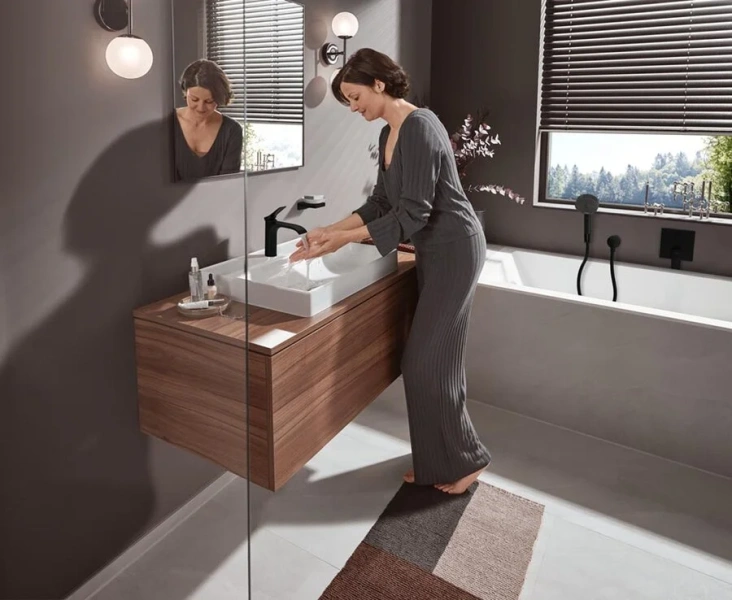 Смеситель для раковины Hansgrohe Vivenis черный матовый 75020670 (детальная фотография), с донным клапаном