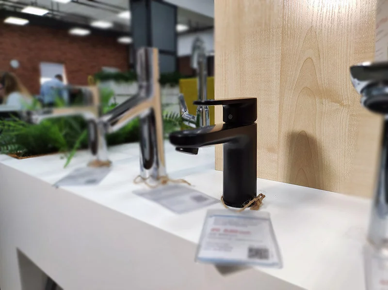 Смеситель для раковины Hansgrohe Vernis Blend черный матовый 71551670 (детальная фотография), черные
