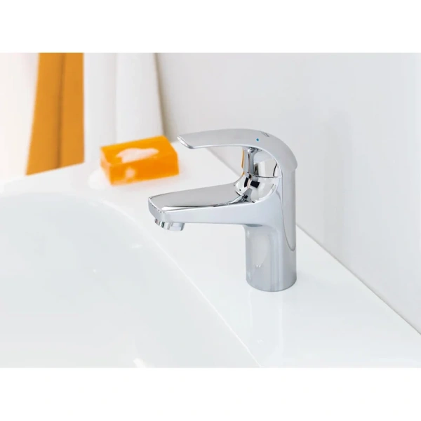 Смеситель для раковины Grohe BauCurve хром 32848000 (детальная фотография), из латуни, округлая форма