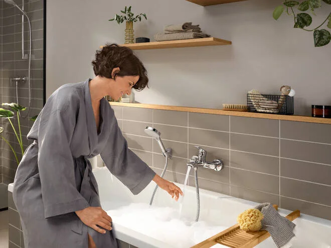 Смеситель для ванны Hansgrohe Rebris хром 72450000 (детальная фотография), настенные