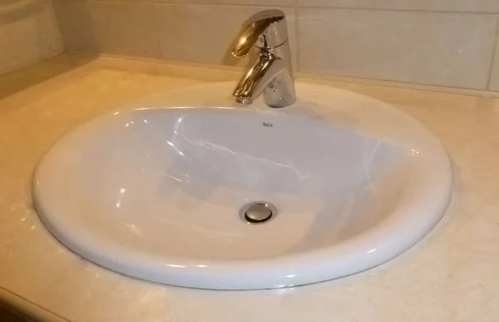 Раковина Roca Aloa 56 см белая 327865000 (детальная фотография), из санфарфора