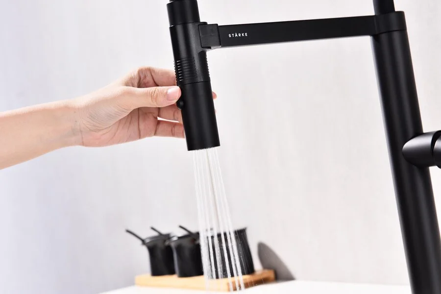 Смеситель для кухни Paulmark Leader антрацит Le214101-401 (детальная фотография), высокие, округлая форма