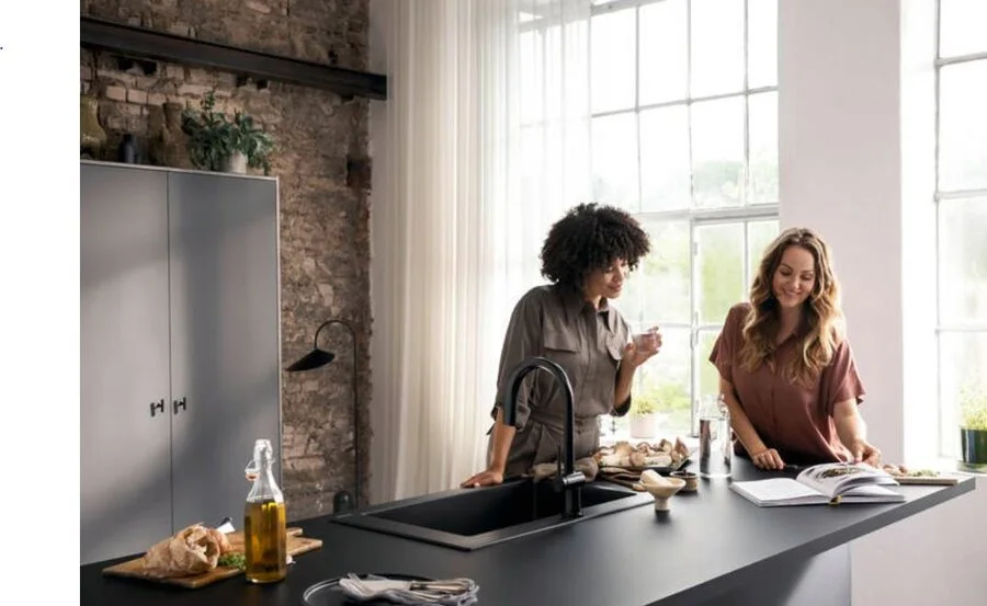 Смеситель для кухни Hansgrohe Aqittura черный матовый 76803670 (детальная фотография), на мойку, на столешницу