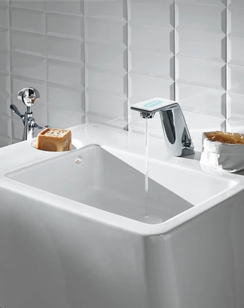 Смеситель для раковины Oras Alessi Sense 8710F (детальная фотография), хром