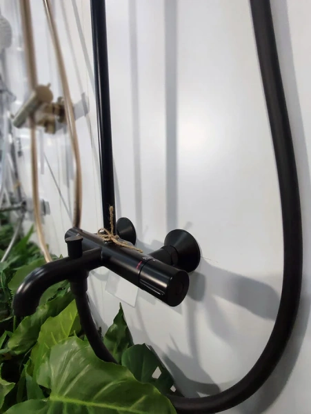 Душевая стойка Hansgrohe Vernis Blend с термостатом 26899670 (детальная фотография), в наличии