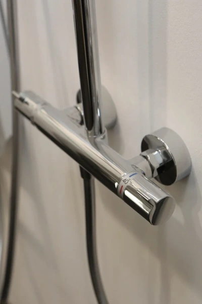 Душевая стойка Hansgrohe Raindance Select хром 27133000 (детальная фотография), настенные