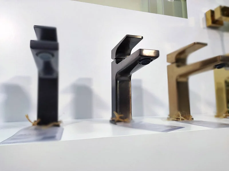Смеситель для раковины Hansgrohe Metropol шлифованный черный хром 32507340 (детальная фотография), с 1 монтажным отверстием