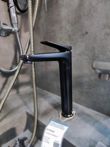 Смеситель для раковины Lemark Bronx черный LM3709BL (детальная фотография), в наличии