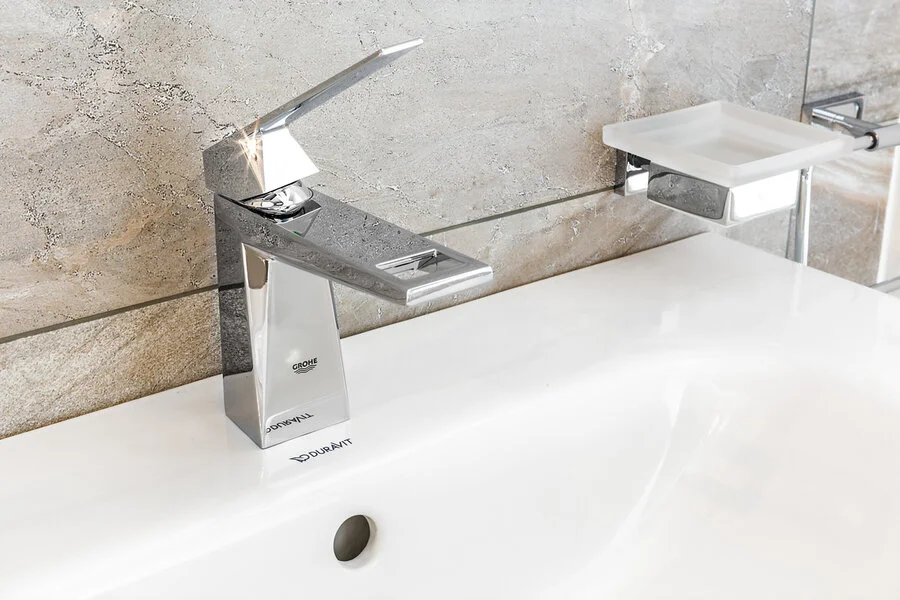 Смеситель для раковины Grohe Allure Brilliant 23033000 (детальная фотография), однорычажные, двухрычажные
