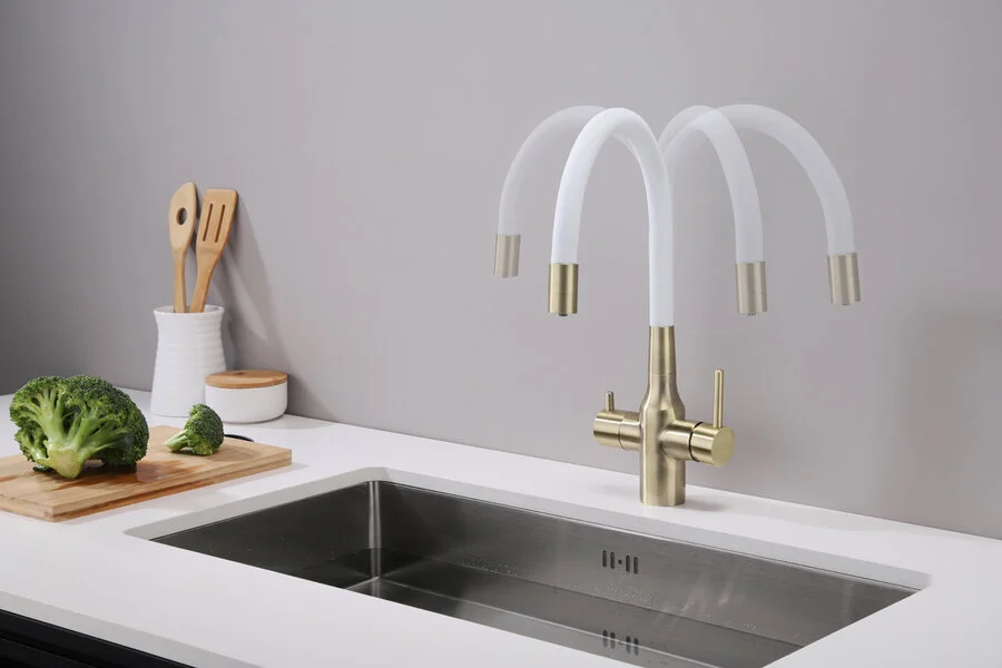 Смеситель для кухни Paulmark Salix бронза/белый Sa213419-BRw (детальная фотография), бронза, белые, комбинированные