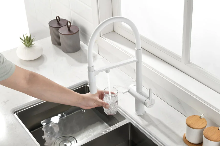 Смеситель для питьевой воды Paulmark Gravity белый матовый Gr213888-WH (детальная фотография), на мойку, на столешницу