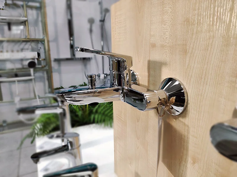 Смеситель для ванны Hansgrohe Logis Loop рукоятка петля 71244000 (детальная фотография), недорогие