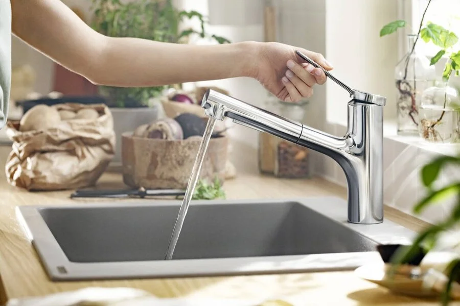 Смеситель для кухни Hansgrohe Zesis M33 хром 74803000 (детальная фотография), высокие, из латуни, округлая форма