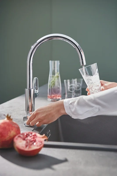 Смеситель для кухни с функцией фильтрации воды Grohe Blue 30385000 (детальная фотография), высокие, округлая форма, для питьевой воды с фильтром