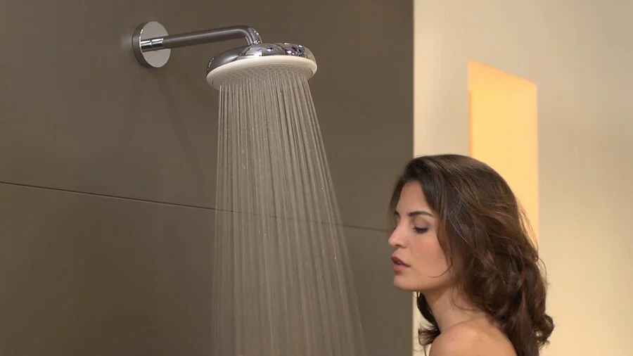 Верхний душ Hansgrohe Crometta 26576 тип струи Rain (детальная фотография), по запросу