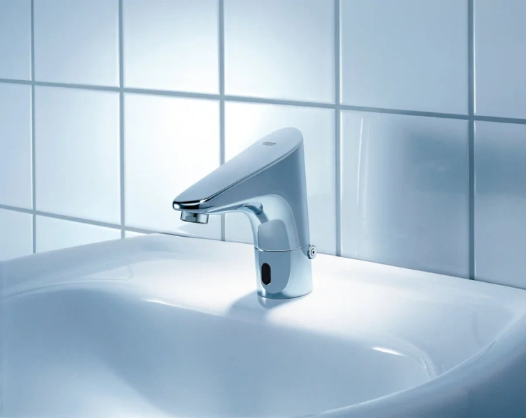 Смеситель для раковины бесконтактный Grohe Europlus E 36207001 (детальная фотография), с 1 монтажным отверстием