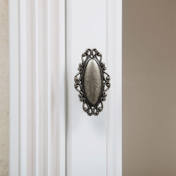 Шкаф-пенал для ванной, цвет белый с патиной матовый, фурнитура состаренное серебро, петли справа, La Beaute Vivien CVI.Dx.LBP.CR (детальная фотография) index_2