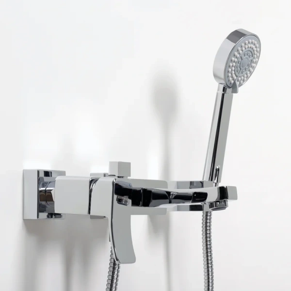 Смеситель для ванны WasserKRAFT Aller 1061 с коротким изливом (детальная фотография), с душевой лейкой