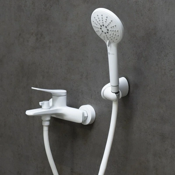 Смеситель для ванны Lemark Bronx белый матовый LM3714MW (детальная фотография), белые