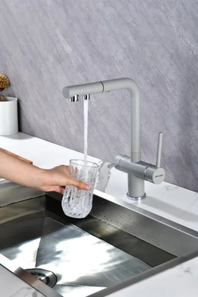 Смеситель для питьевой воды Paulmark Serpentine серый дым Se213222-GRS (детальная фотография), с длинным изливом, c выдвижным изливом (лейкой), с двумя изливами