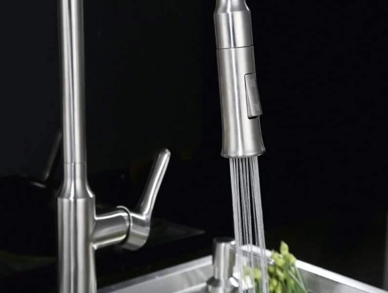 Смеситель для кухни BelBagno Nova двухрежимный BB-LAM38-IN (детальная фотография), матовый хром
