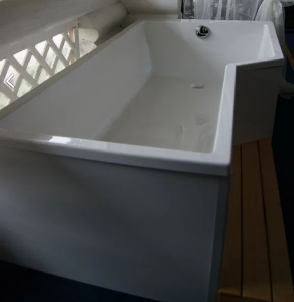 Ванна акриловая Jacob Delafon Bain Douche Neo 170х90 см белая, правосторонняя E6D002R-00 (детальная фотография), без гидромассажа, большие, глубокие