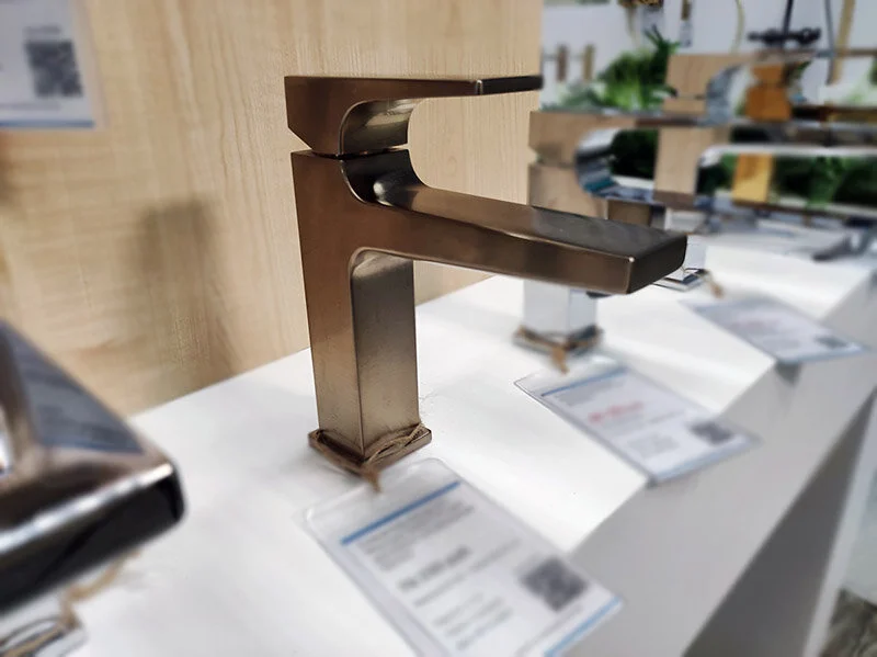 Смеситель для раковины Hansgrohe Metropol шлифованная бронза 32507140 (детальная фотография), нет в наличии