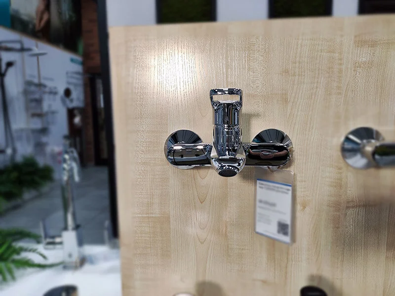 Смеситель для ванны Hansgrohe Logis Loop рукоятка петля 71244000 (детальная фотография), настенные