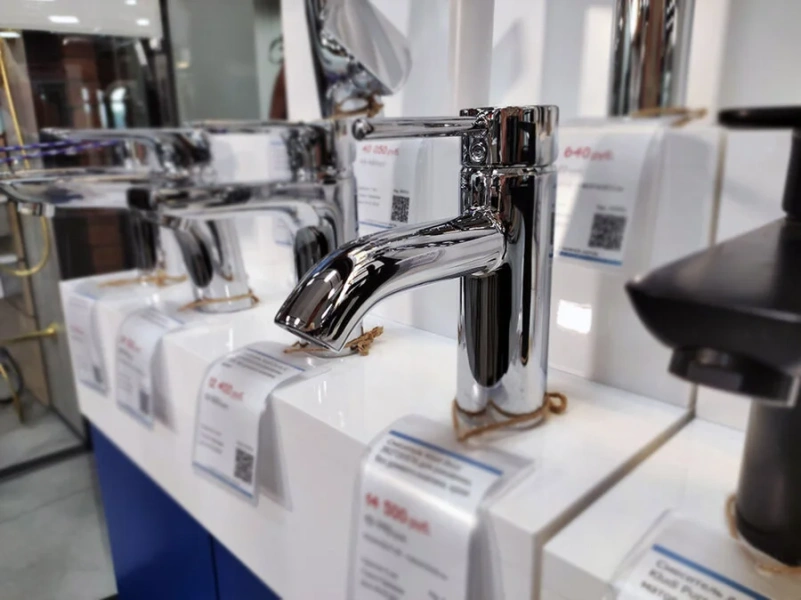 Смеситель для раковины Kludi Bozz 38272 без донного клапана (детальная фотография), хром, черные