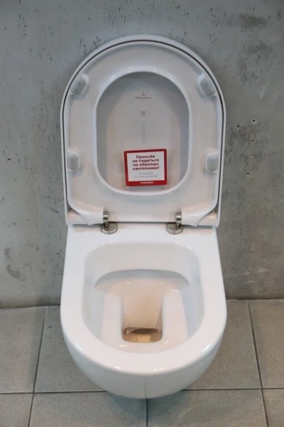 Унитаз подвесной Villeroy & Boch Subway 2.0 альпийский белый с покрытием CeramicPlus 560010R1 (детальная фотография), с горизонтальным, прямым выпуском, с прямым выпуском