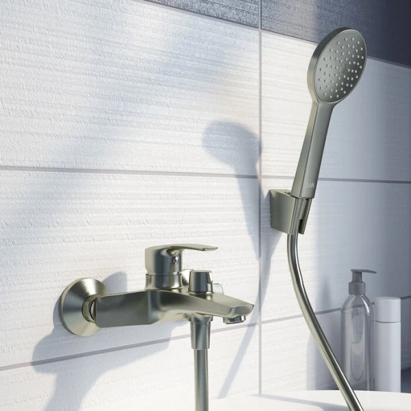 Смеситель для ванны IDDIS Ray короткий излив (детальная фотография), матовый хром, белые, черные