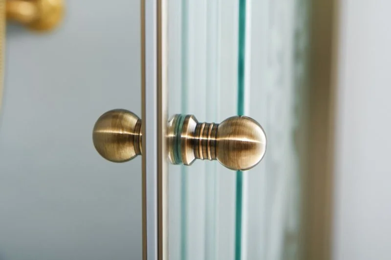 Душевой уголок Cezares Giubileo 120х90 см стекло прозрачное с матовым принтом профиль золото GIUBILEO-AH-1-120/90-SCORREVOLE-CP-G (детальная фотография), 120х90