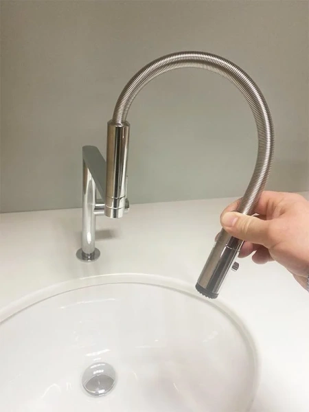 Смеситель для кухни Nobili Move хром MV92300/50CR (детальная фотография), с поворотным изливом, с длинным изливом, с гибким изливом