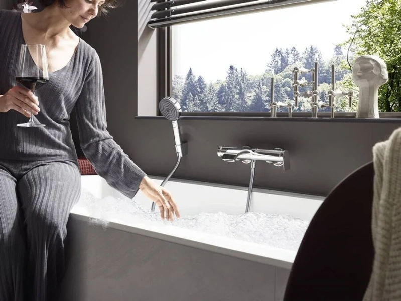 Смеситель для ванны Hansgrohe Vivenis 75420 однорычажный (детальная фотография), настенные