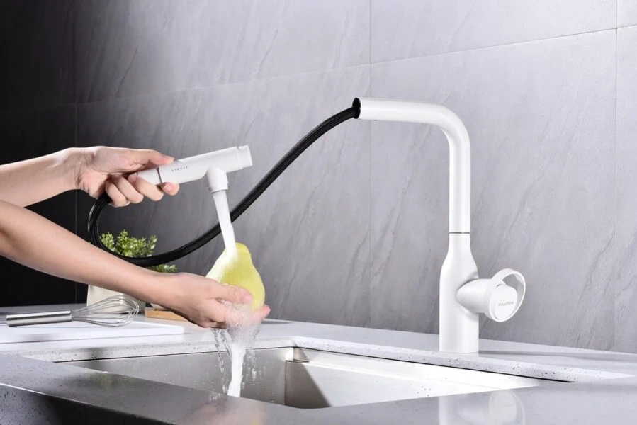 Смеситель для кухни Paulmark Urban белый матовый Ur213104-431 (детальная фотография), с поворотным изливом