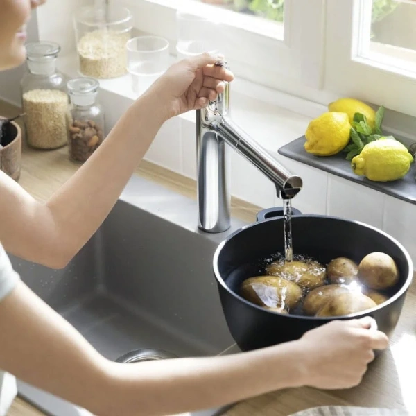 Смеситель для кухни Hansgrohe Zesis M33 сталь 74801800 (детальная фотография), высокие, округлая форма
