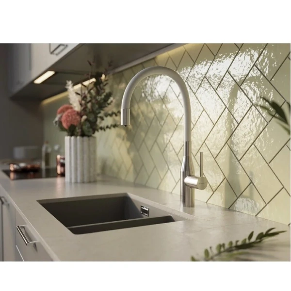 Смеситель для кухни Omoikiri Yatomi 2 Plus 4994 с гибким изливом (детальная фотография), высокие, из латуни, округлая форма, для питьевой воды с фильтром