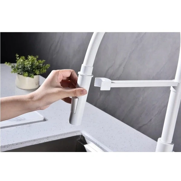 Смеситель для кухни Paulmark Halt белый матовый Ha214021-431 (детальная фотография), с поворотным изливом, с гибким изливом