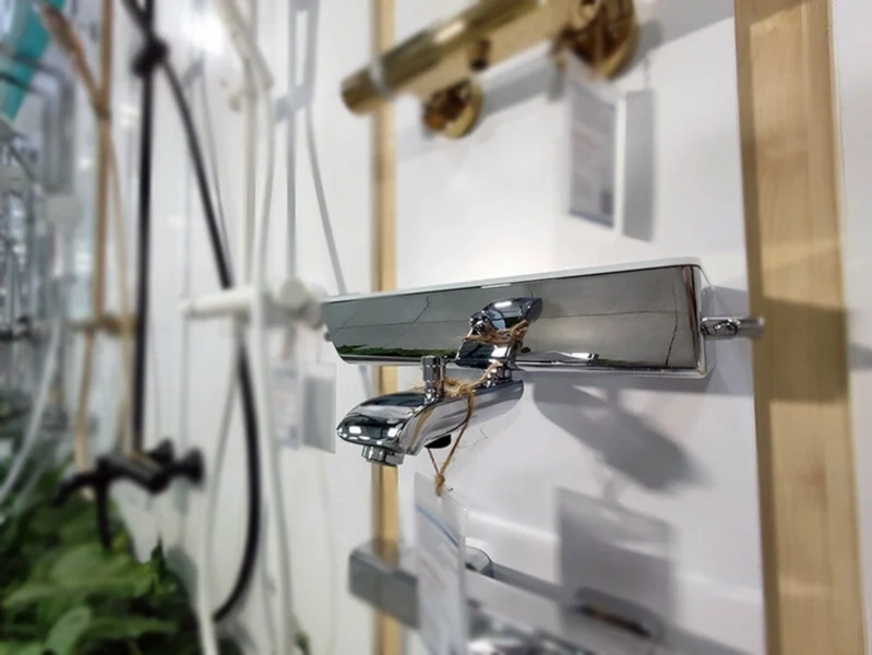 Смеситель для ванны Hansgrohe Ecostat Select полочка хром/белый 13141400 (детальная фотография), с 2 монтажными отверстиями