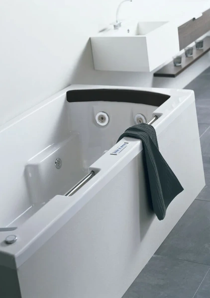 Ванна гидромассажная Riho Thermae Line BZ15 Lisa 180 x 90 см (детальная фотография), приставные, встраиваемые