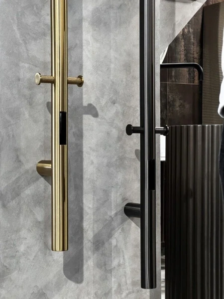 Полотенцесушитель электрический Boheme Uno 12x150 см графит матовый 726-GM (детальная фотография), вертикальные, узкие, другие