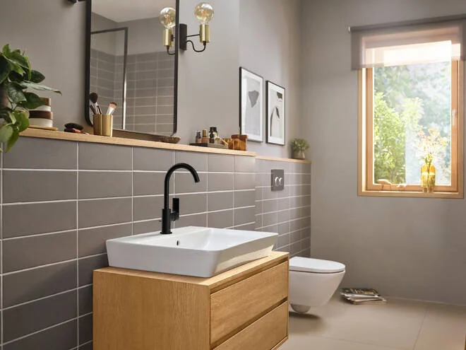 Смеситель для раковины Hansgrohe Rebris черный матовый 72576670 (детальная фотография), высокие, округлая форма, с донным клапаном